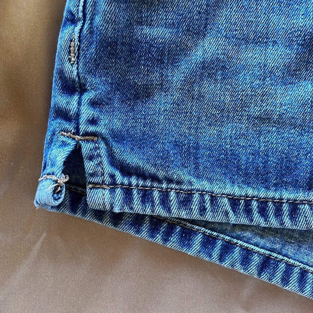 Todd Oldham Classic Denim Shorts Med Wash 2.5” Inseam 5-Pocket Sz 1 Juniors - Picture 10 of 10